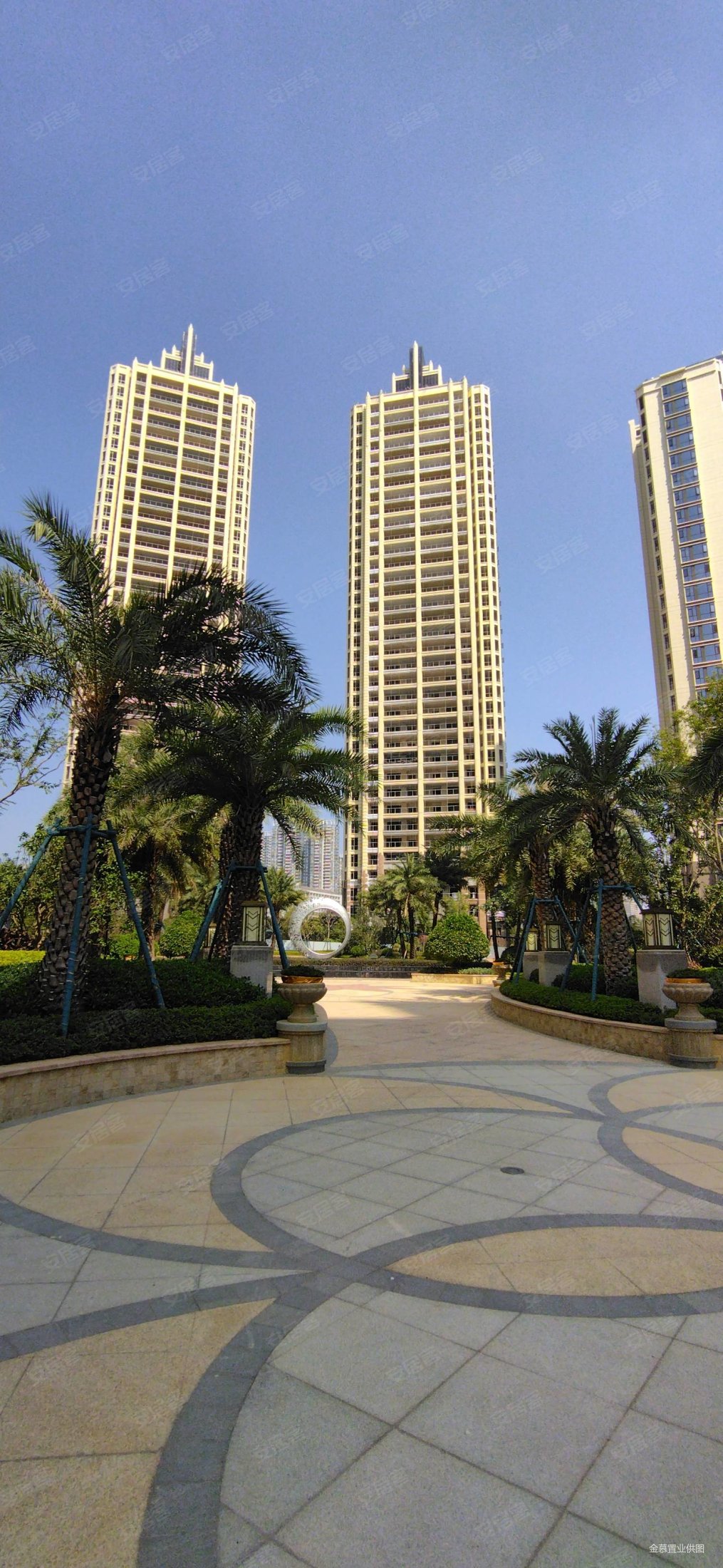 保利君悦湾5室2厅4卫267.37㎡南北800万