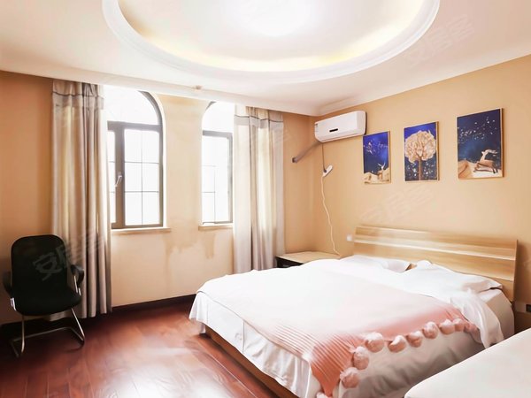 青岛黄岛薛家岛海尔山海湾可押一付一,租半年,精装修电梯洋房,复式四