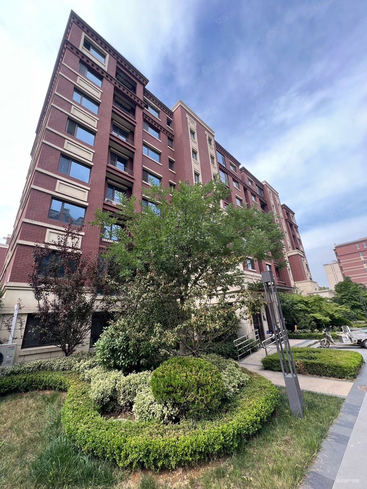 天泰滟澜公馆电梯洋房四室带车位储藏室121万167平