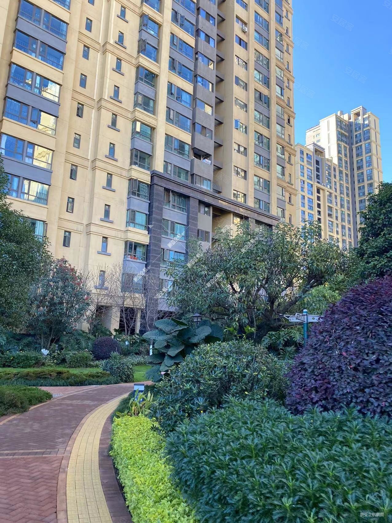 俊发城郁金苑3室2厅2卫112.4㎡南北160万