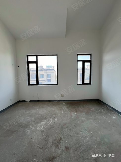 绿地海域香颂(别墅)3室2厅1卫137㎡南北105万