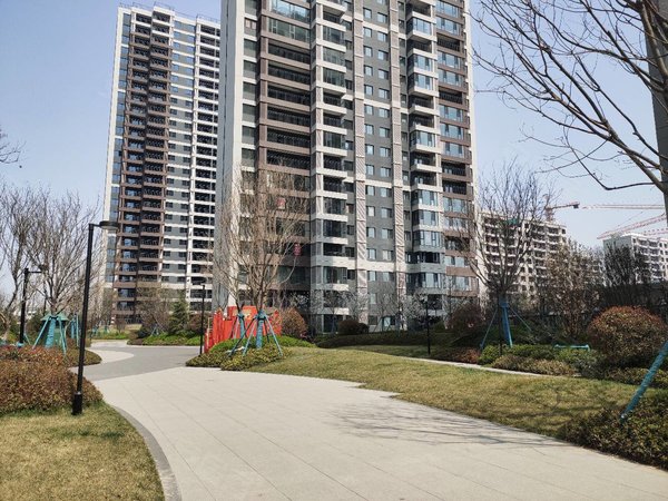 青岛黄岛隐珠海岸万科城一中附近精装修套三!