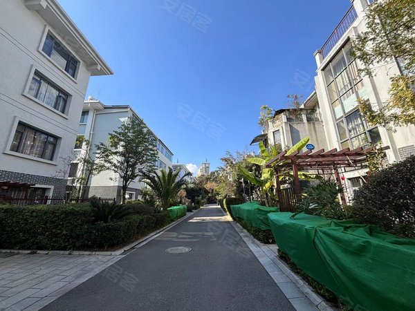 昆明盘龙江东花园金江小区熙苑霖雨桥地铁口 金江小区熙苑 60平花园