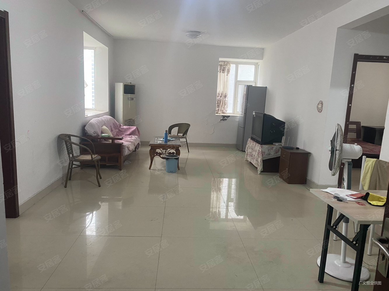 奎文区府对面东方名苑标三电梯房,带地下附房