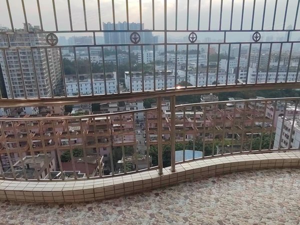 深圳布吉大芬玉岭花园玉岭花园高楼层,光线好看外景空调标配,大三房