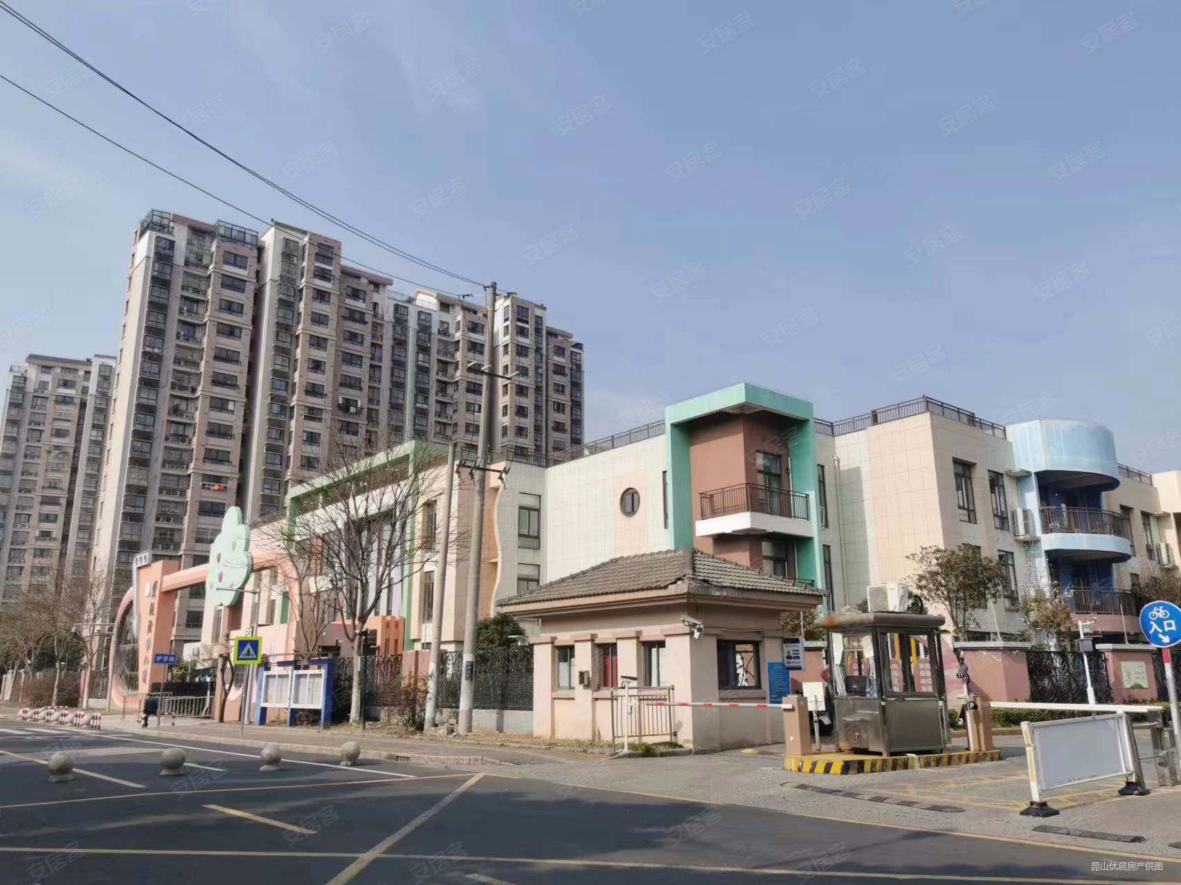 周市示范小区毛坯房小区环境优美车位充足居住