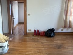 常熟招商城招商城中心西庄街小区，三楼，三室二厅一卫，2200元月出租房源真实图片