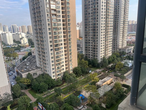 昆明西山大商汇润城2区万达对面大商汇附近润城二期两室随时看房出租