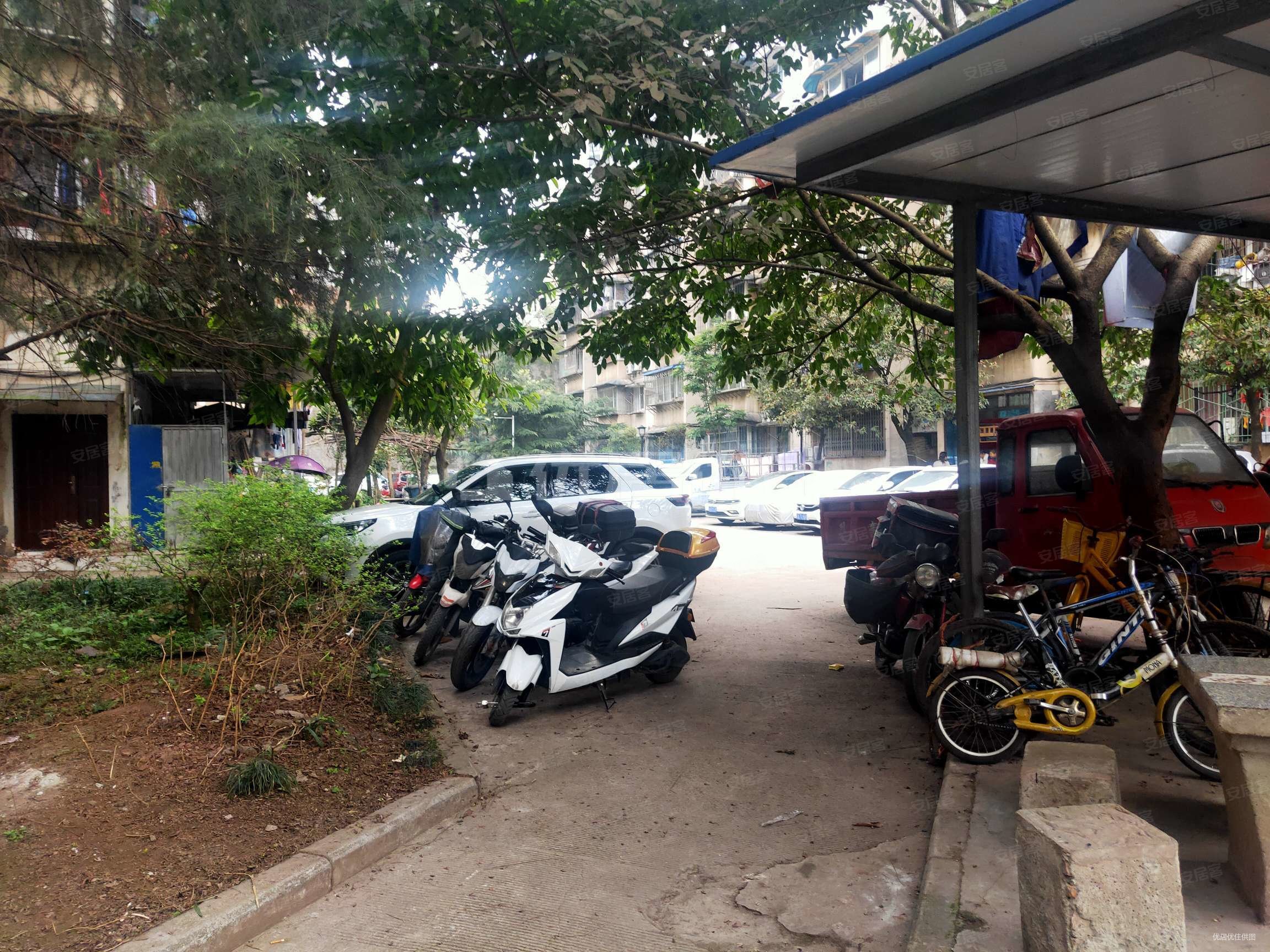 巴国城后门待拆楼梯房2室2厅诚意出售