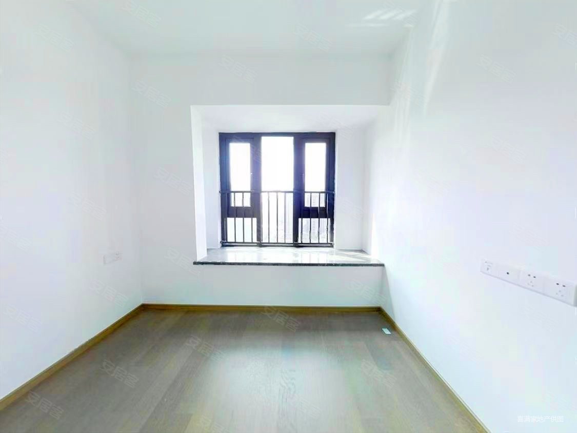 金科博翠天下3室2厅2卫115.18㎡南北148万