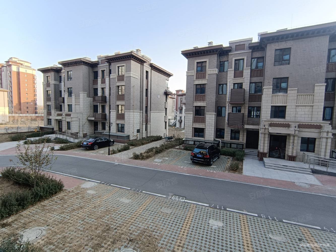 天宝福苑小高层,99平米,送车位,毛坯房,不挡光,契税