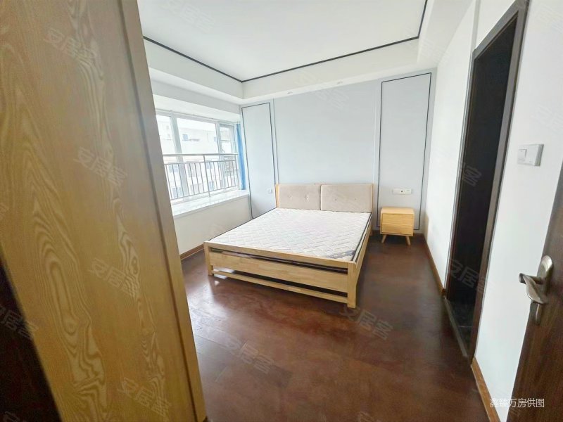 雄飞生活广场,套三双卫,诚心出售,有钥匙随时看房