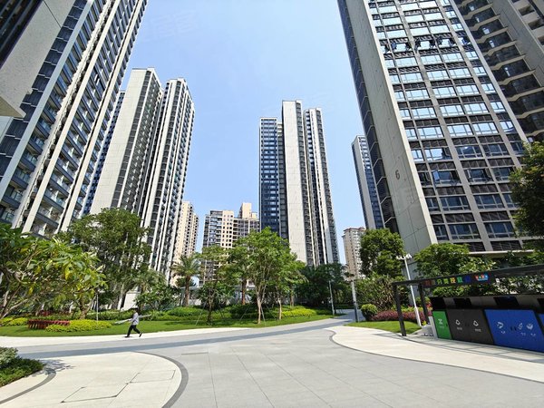 深圳宝安后亭嘉富宝禧花园嘉富宝禧高层朝南三房,随时看房,停车免费