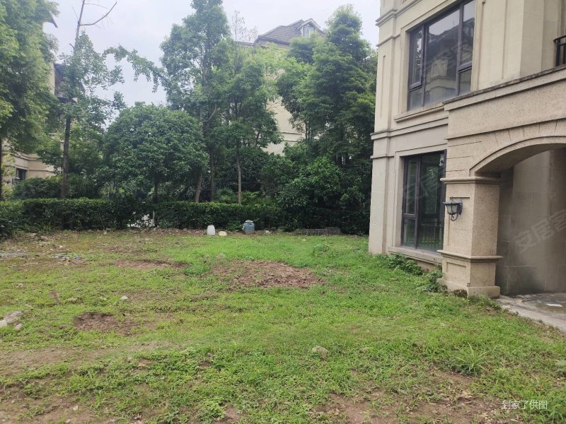 带300平的大花园 端户 带车位 价格可以谈 复地花屿城