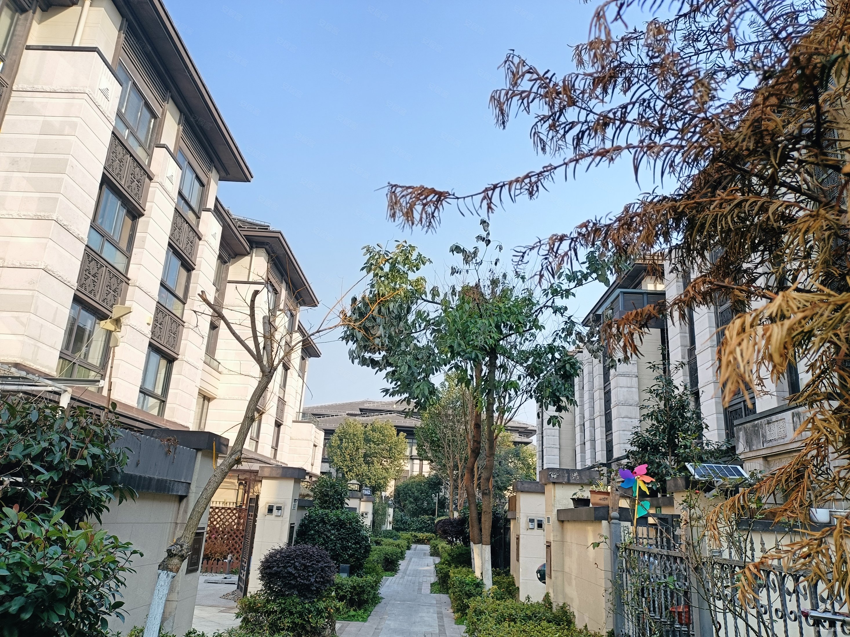 张江南保利艾庐下叠墅豪华装修含品牌家具带大花园