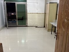 三亚天涯老机场路近一恒夜市,回新路边,步梯四楼大开间出租房源真实图片