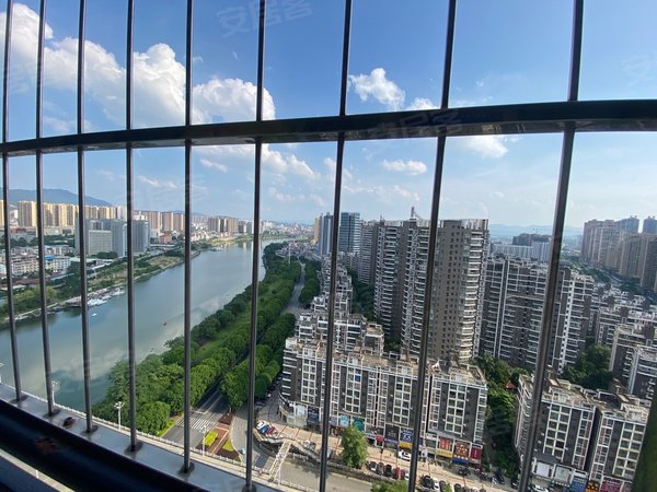 百色右江恒基广场滨江半岛滨江半岛4房2卫出租 房子很干净 随时可以