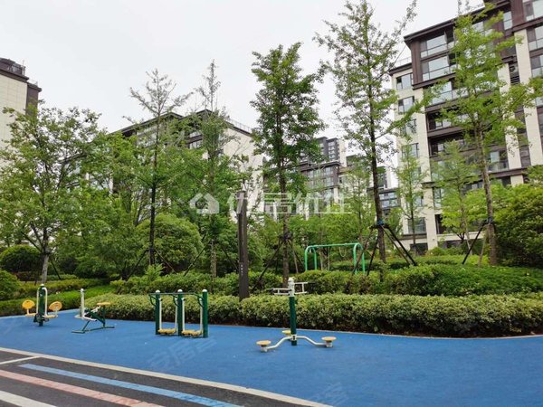 青岛莱西水集天泰公园壹号高档小区 嘎嘎豪华装修 家具家电齐全 随时