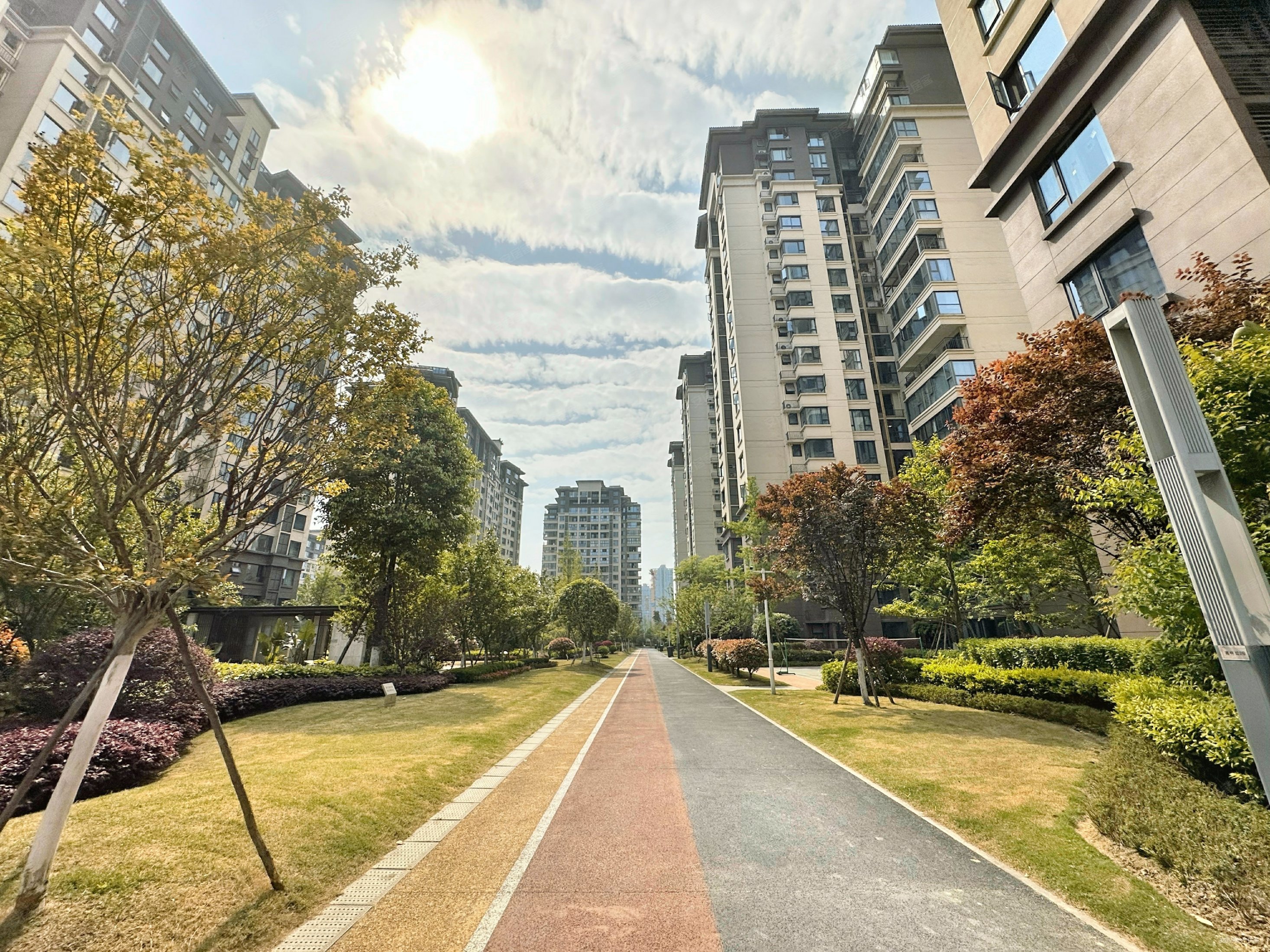 隆腾蜀州府4室2厅2卫137.09㎡南北122万