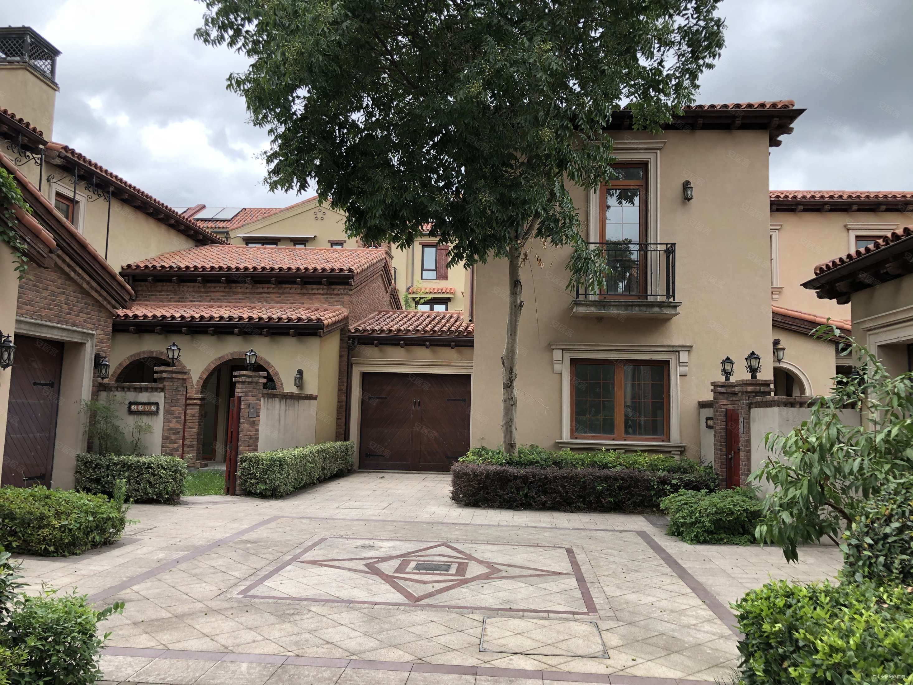 长泰淀湖观园(别墅)3室2厅4卫249㎡南北680万