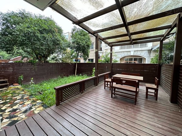 昆山周市镇卜蜂莲花花都艺墅(别墅)9,月实拍,联排,有花园,随时领包