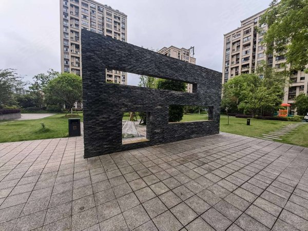 重庆万州江南新区驿鑫广场玉龙湾江南 商业街附近 小区环境优美 交通