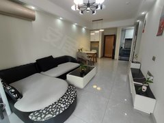 海口秀英西海岸大华锦绣二期靓房，两室一厅拎包入住，舒适型出租房源真实图片