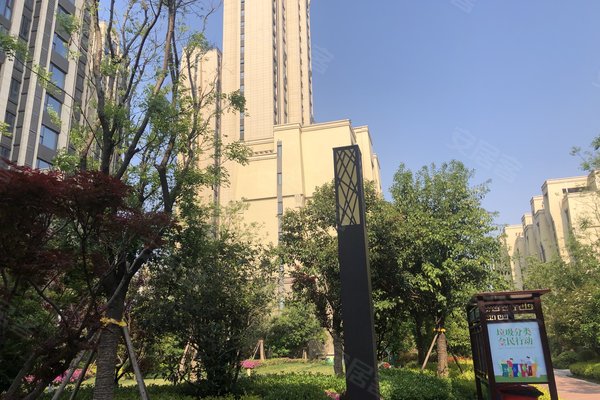 不足,绿都澜湾椿园怎么样,绿都澜湾椿园周边房产中介经纪人评价-郑州
