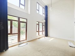 沈阳铁西张士龙湖西府原著,联排别墅,共三层,空房子,能停车,可做商业。出租房源真实图片