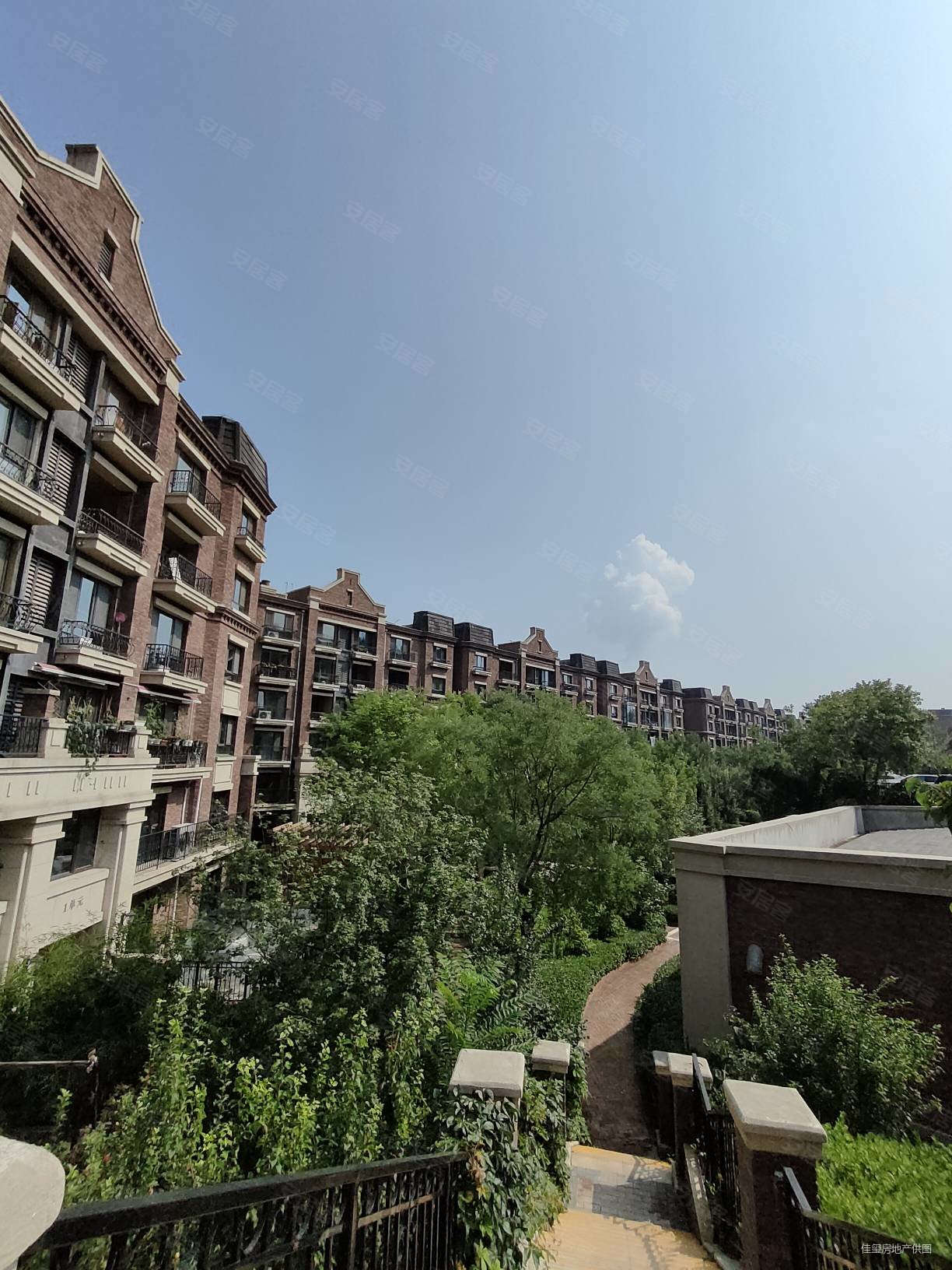 西山艺境8号院(别墅)4室2厅2卫168㎡南北678万