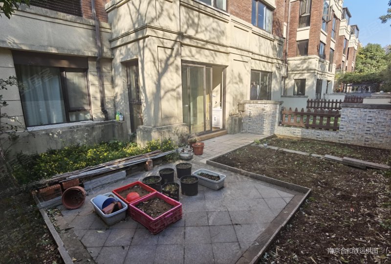 朗诗保利麓苑一楼带花园开发商装修诚心出售看房提前联系