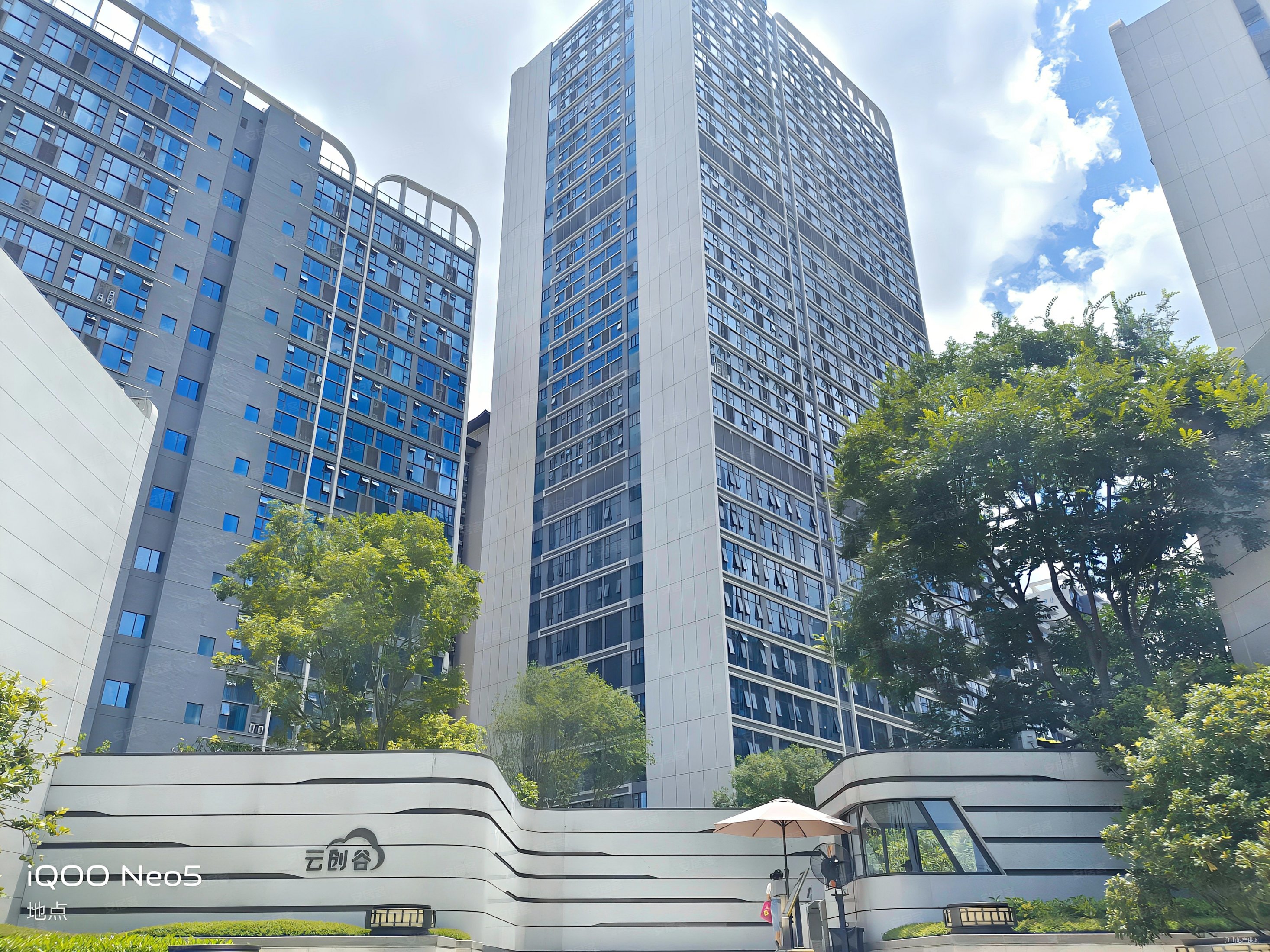 五象总部基地 五象湖地铁口 复式公寓写字楼 出租可办公可居住,龙光云