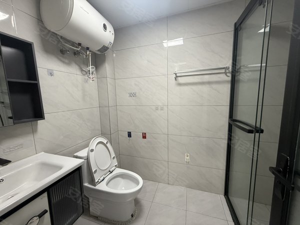 金华永康永康市区飞凤路小区步行街旁 单间 精装修 押一付一 水费全免 拎包入住民用电出租房源真实图片