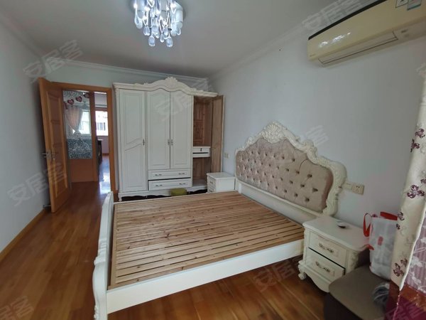 上海奉贤南桥江海花园江海花园多层5楼三房一卫原房东自住租金2600