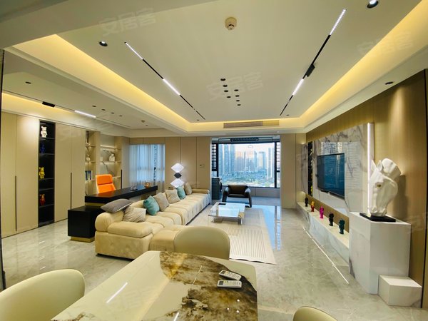 南宁青秀凤岭南保利冠江墅冠江墅大平层,江景房,可短租,可月付,房东