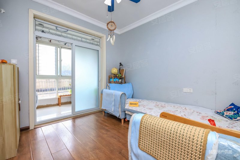 降价急售 蓝波湾 精装修三室 95万全新家电家具 通透 可谈,富地蓝泊湾