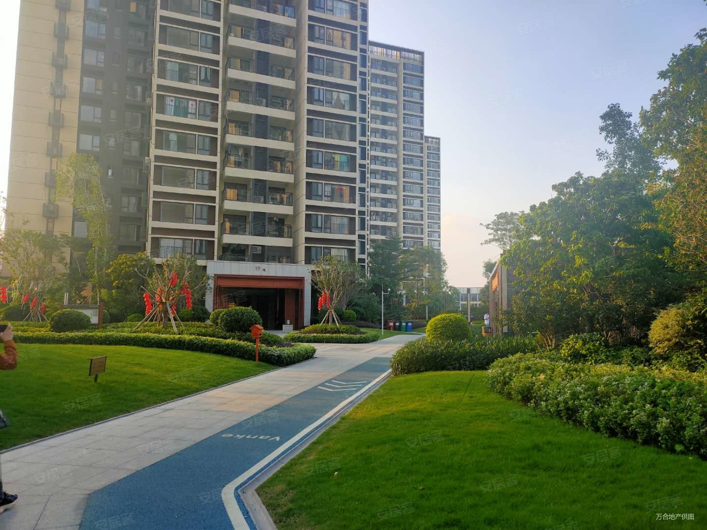 万科江南院子别墅地下一层带两个独立车位地上三层可改建