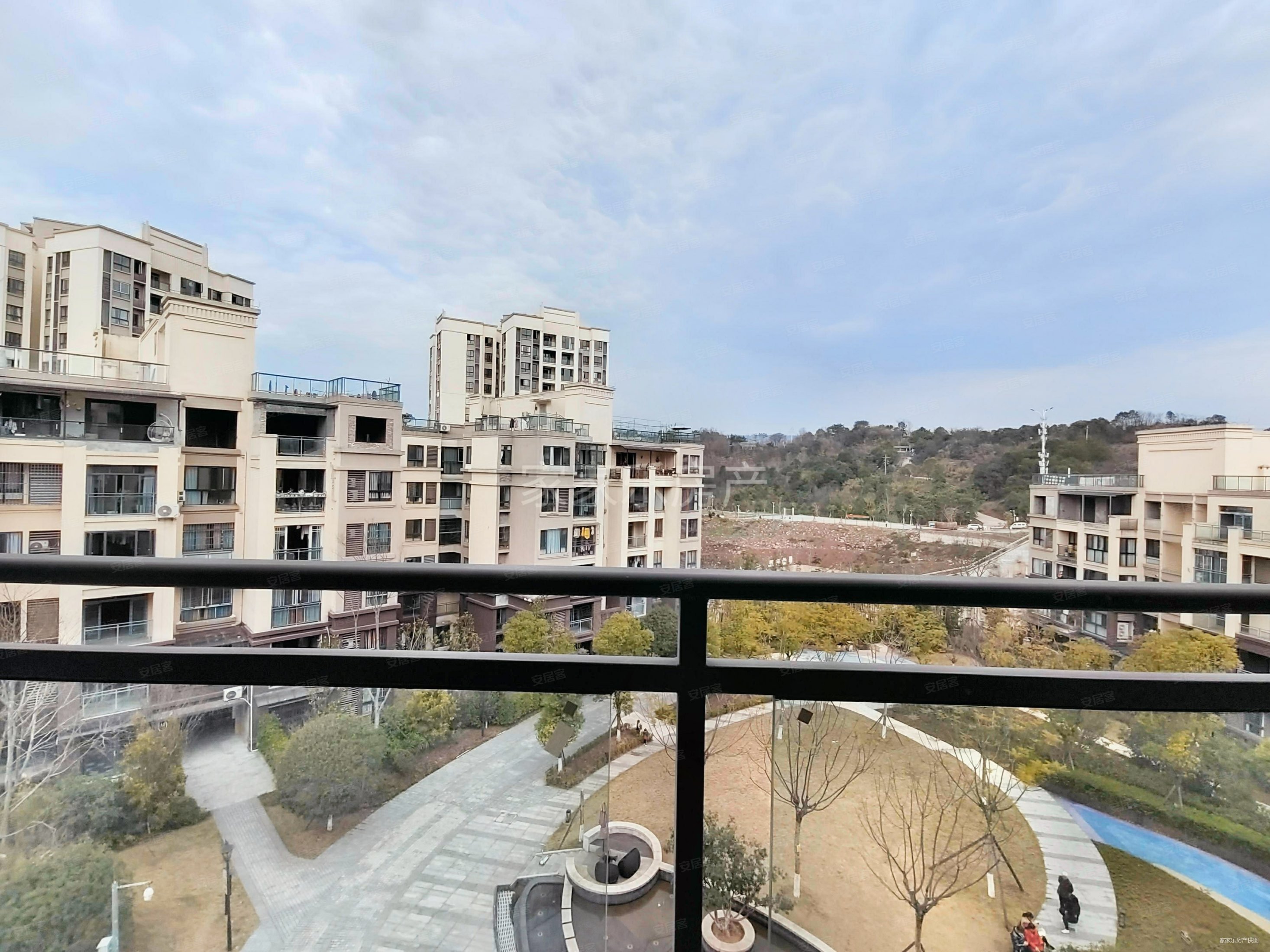 荣润誉峰3室2厅2卫105㎡南北48万