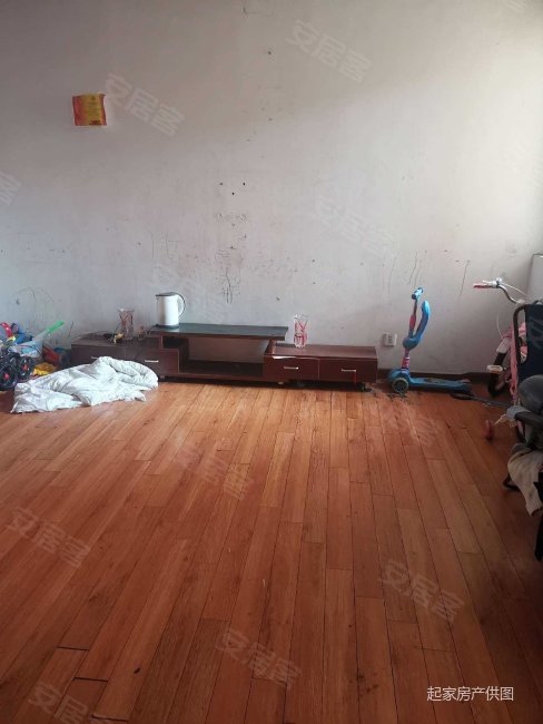 鸿翔景苑3室2厅1卫简单装看中再议