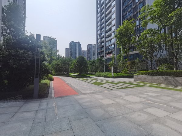 重庆江北五里店江北嘴公园里江北嘴公园里 3室2厅2卫 南北通透 118平