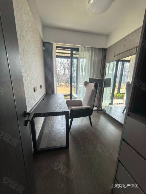 蓝光黑钻4室2厅2卫143㎡南北330万