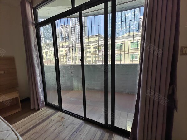 深圳龙华油松油松综合市场(实拍房源)上油松超大一房一厅,独立大阳台