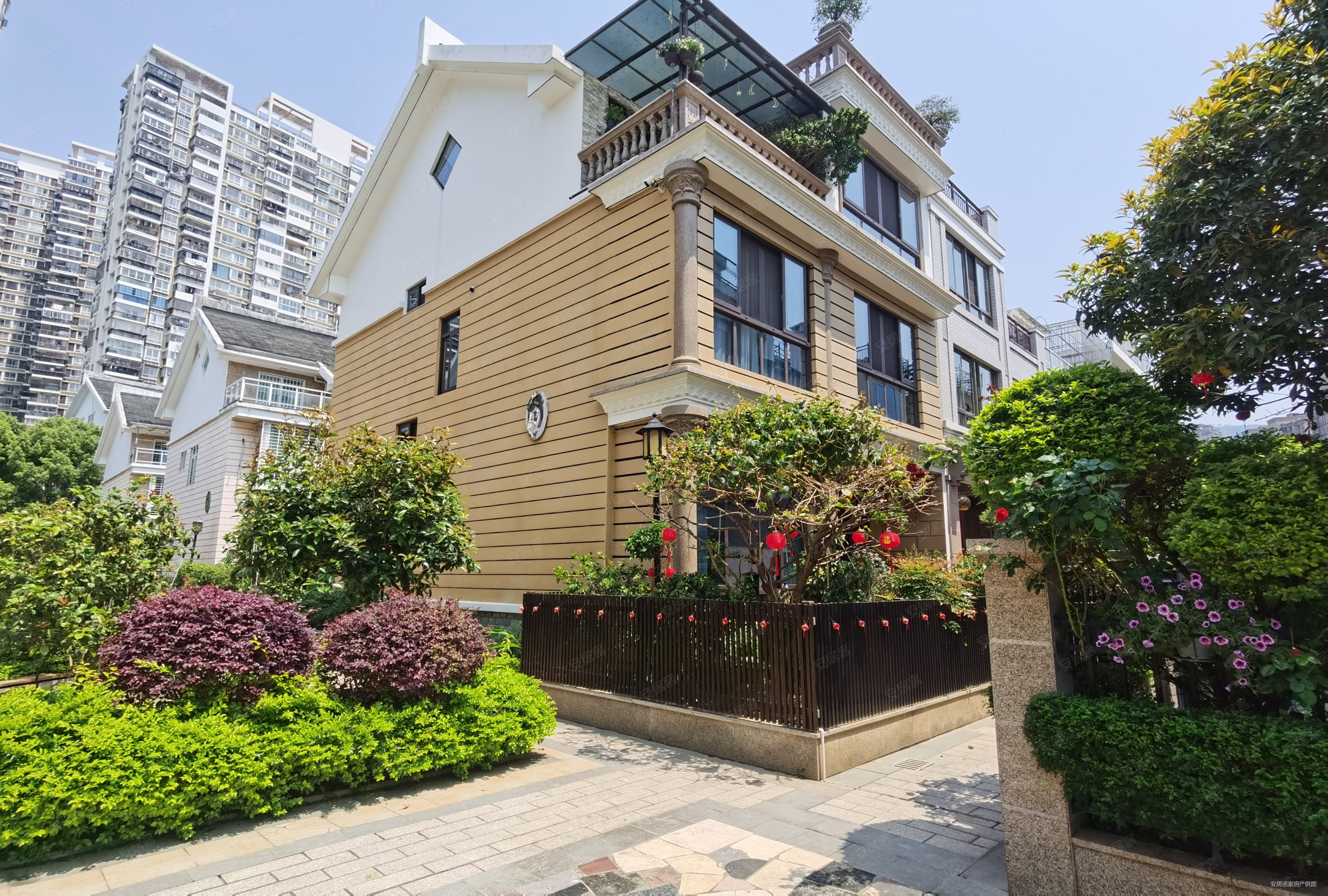 联排别墅带很大地下室地库双车位五四北泰禾广场一侧