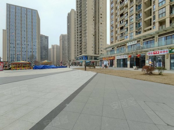 重庆渝北空港桥达茂宸广场观月路轻轨站 茂宸商圈 住宅 2000 三室两厅