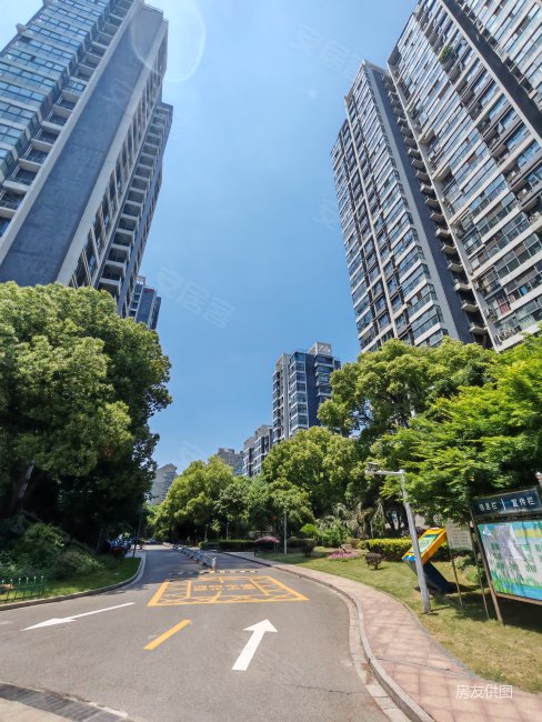 中华门地铁1号线 虹悦城旁  亚东国际边户 业主急卖看房方便