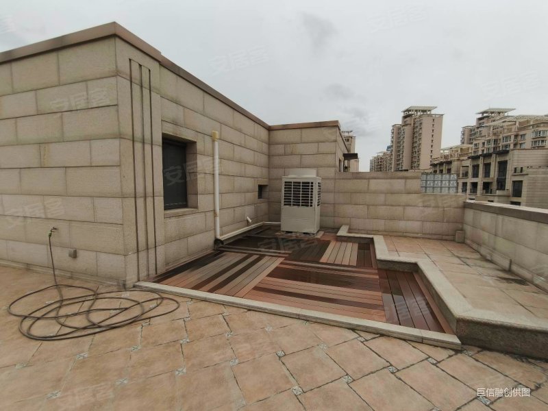 地铁口 鸿运润园城央珺墅 一府传世 精装修 带露台 可按揭