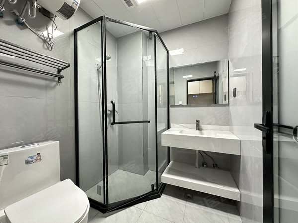 金华东阳东阳江北平川路128-132号楼银泰商圈 河山菜场 服装园区永利酒店 豪华装修 拎包入住即可出租房源真实图片