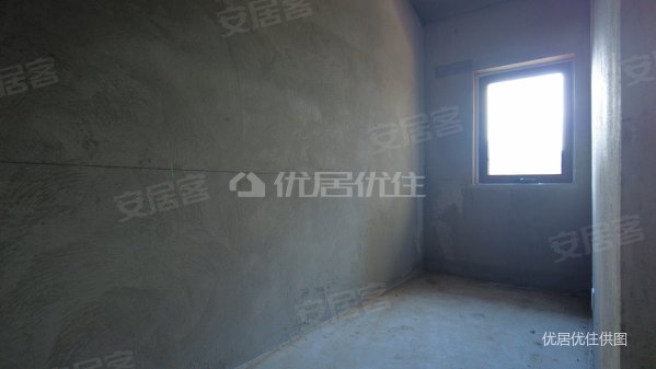 中国铁建国际城3室2厅2卫220㎡南北133万