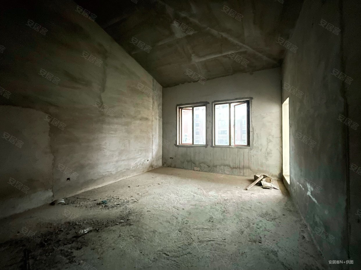 熙庭原著(别墅)4室2厅3卫213.82㎡南180万