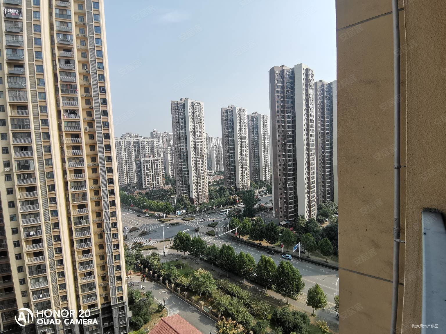 光谷东左岭新城板块智苑小区小三房中间好楼层房本已经满二